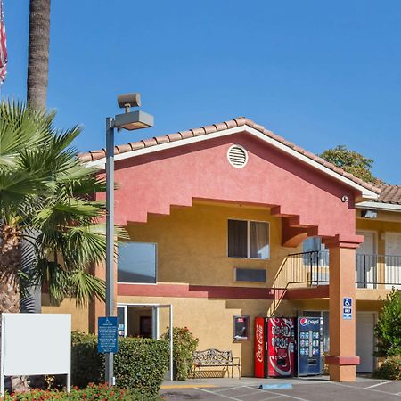 Econo Lodge Inn & Suites Lodi - Wine Country Area Bagian luar foto