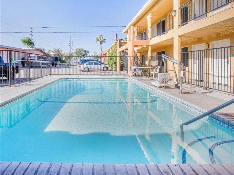 Econo Lodge Inn & Suites Lodi - Wine Country Area Bagian luar foto