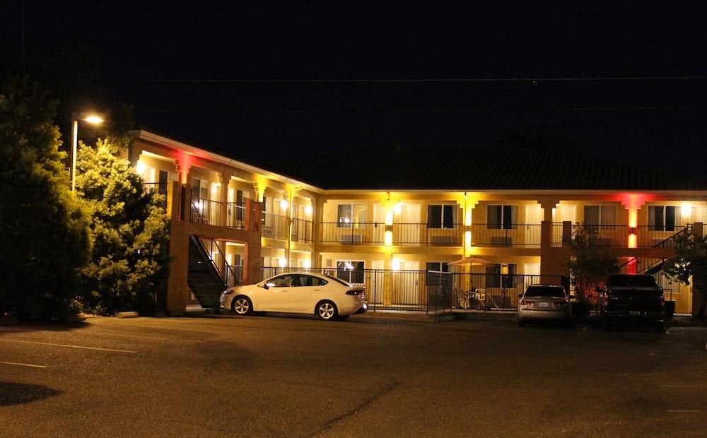 Econo Lodge Inn & Suites Lodi - Wine Country Area Bagian luar foto