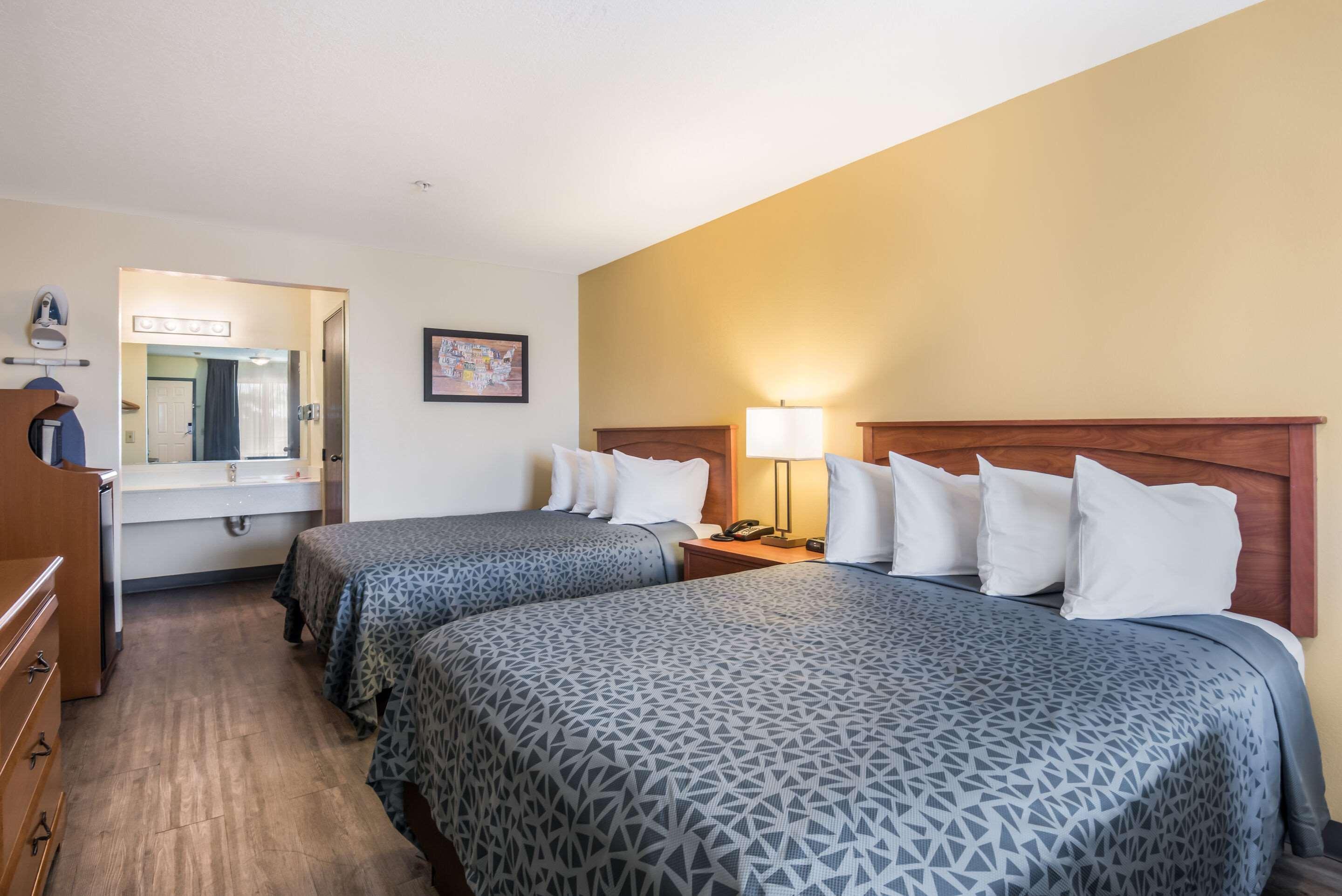 Econo Lodge Inn & Suites Lodi - Wine Country Area Bagian luar foto