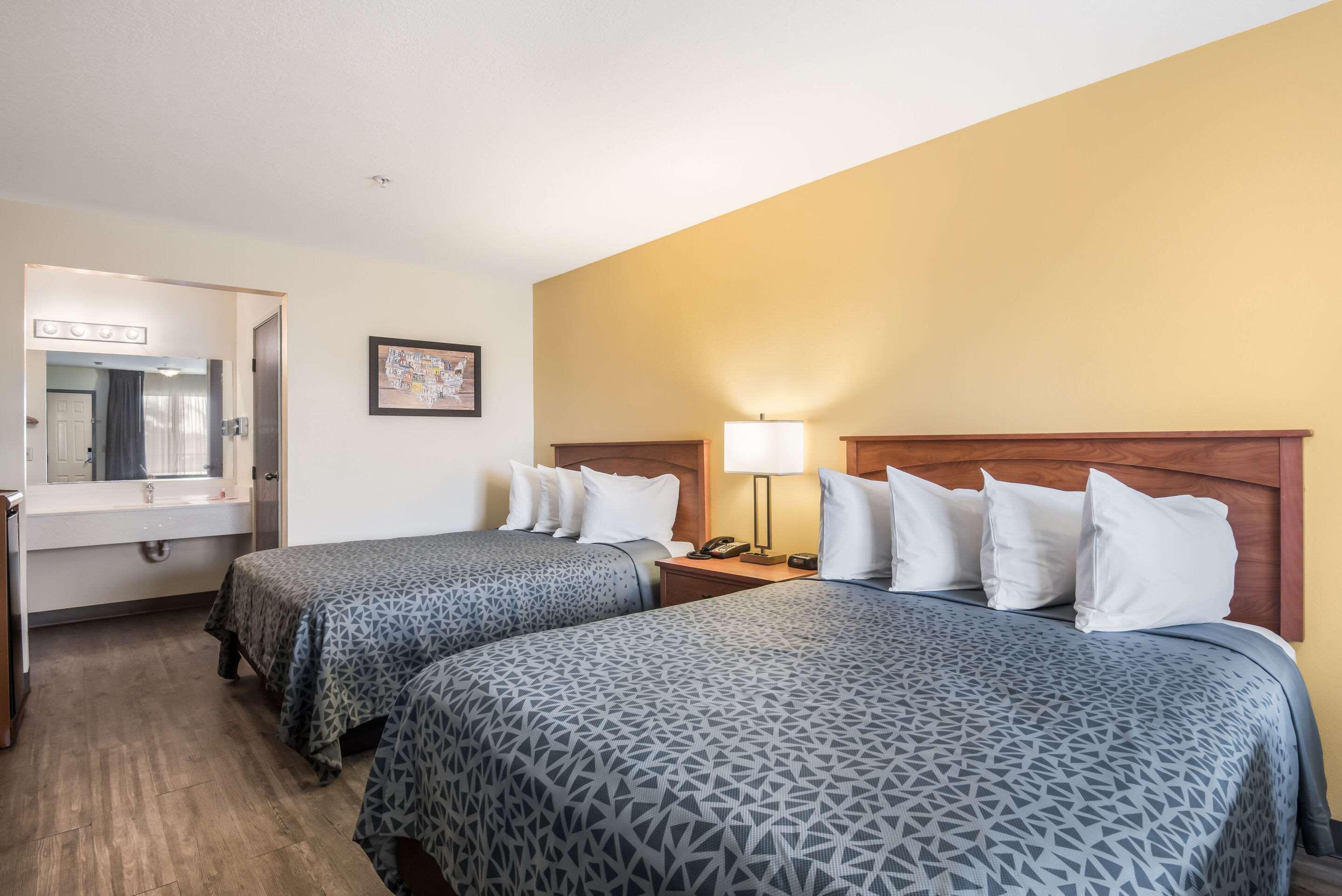 Econo Lodge Inn & Suites Lodi - Wine Country Area Bagian luar foto