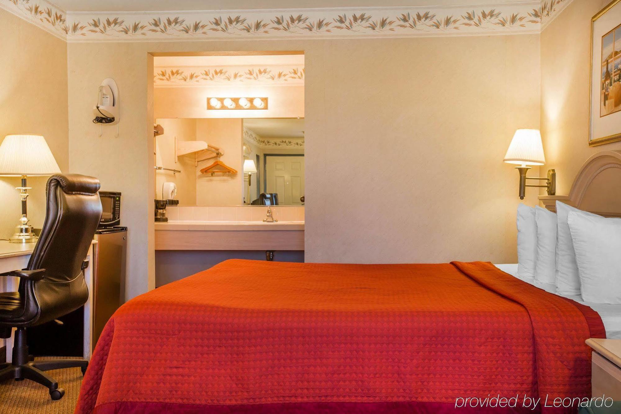 Econo Lodge Inn & Suites Lodi - Wine Country Area Bagian luar foto