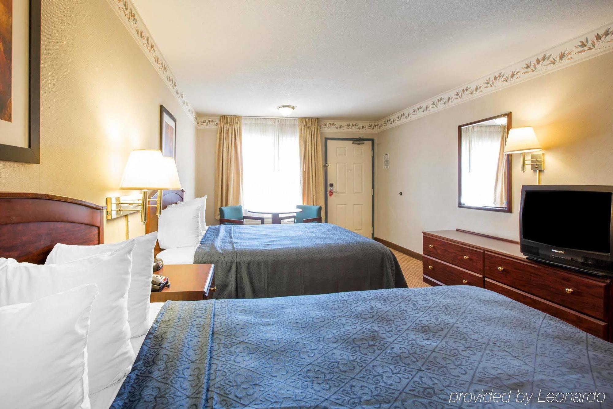 Econo Lodge Inn & Suites Lodi - Wine Country Area Bagian luar foto