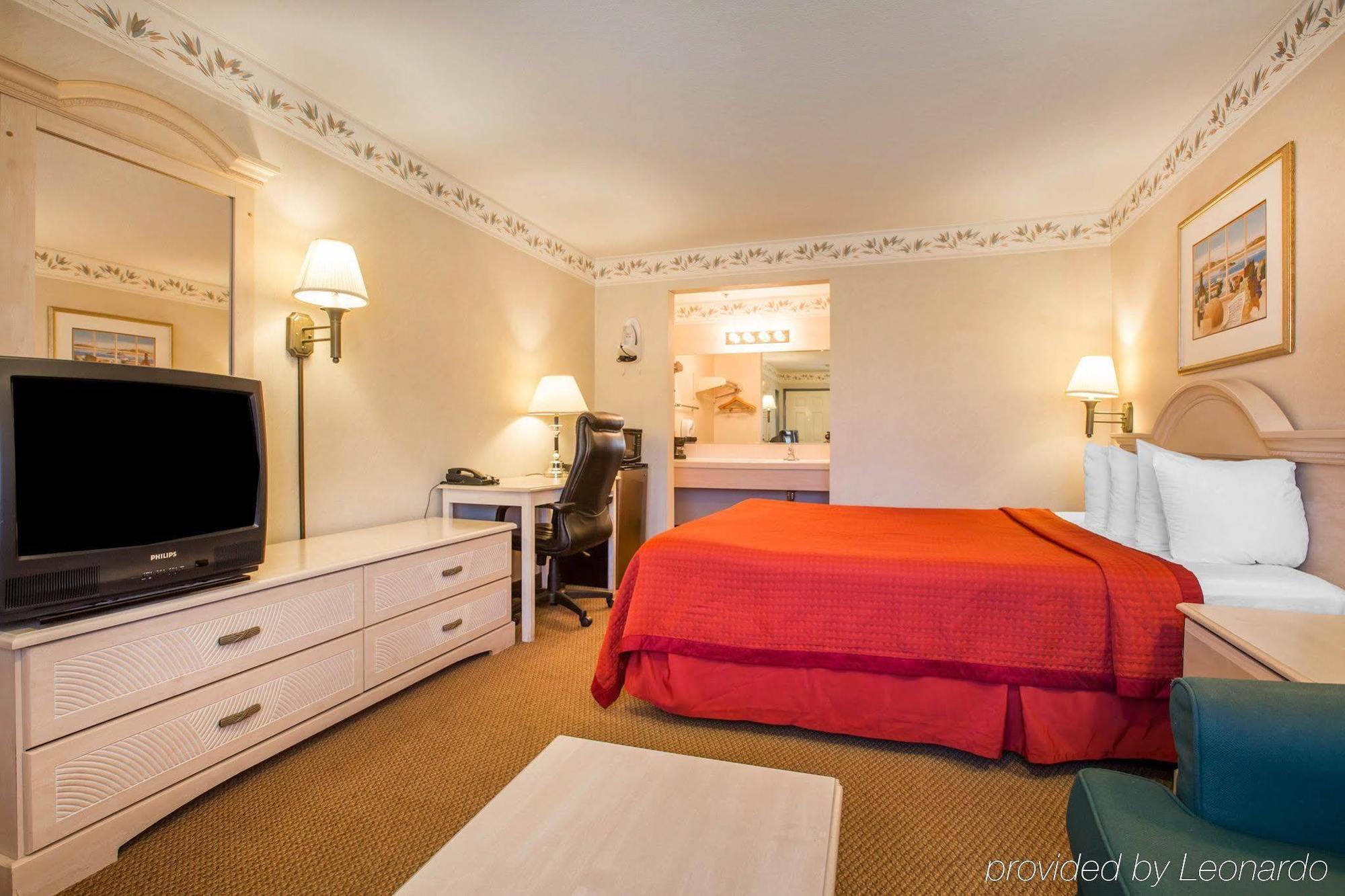 Econo Lodge Inn & Suites Lodi - Wine Country Area Bagian luar foto