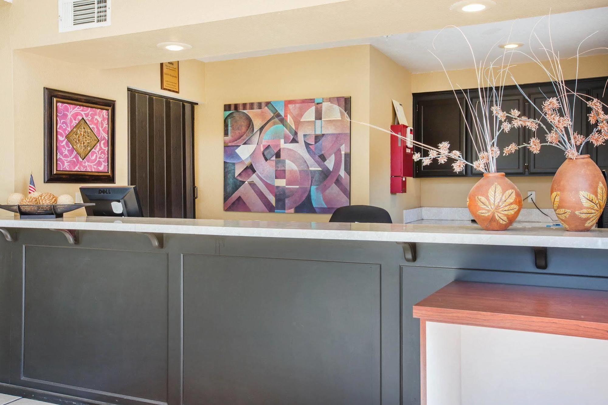Econo Lodge Inn & Suites Lodi - Wine Country Area Bagian luar foto