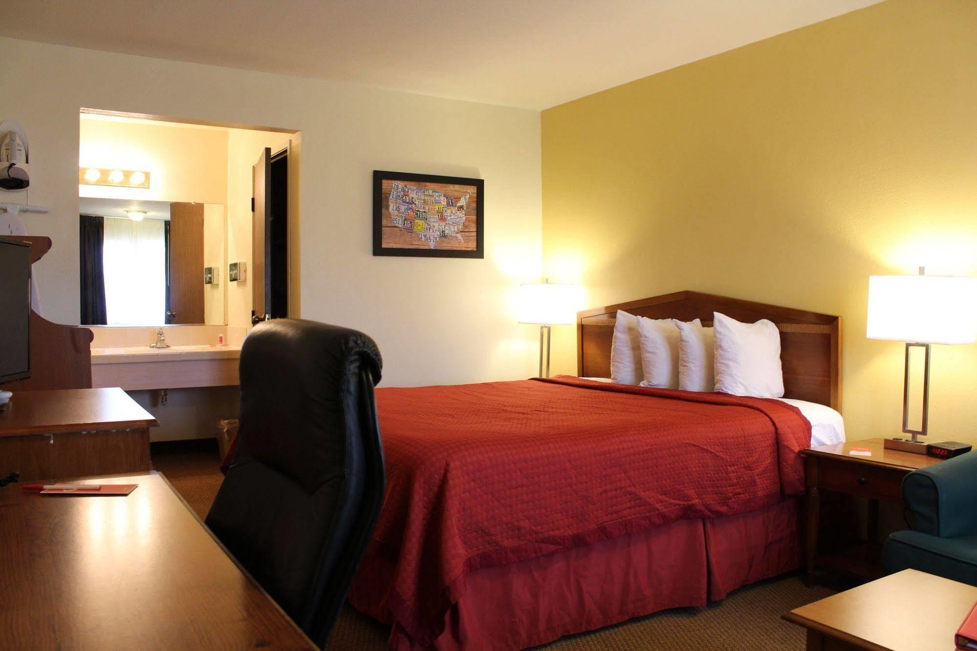 Econo Lodge Inn & Suites Lodi - Wine Country Area Bagian luar foto