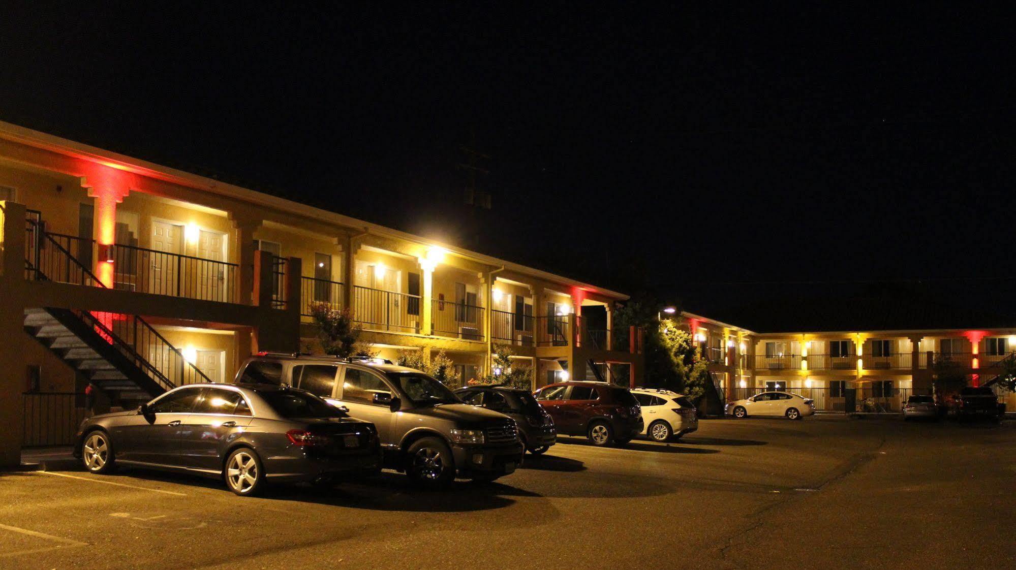 Econo Lodge Inn & Suites Lodi - Wine Country Area Bagian luar foto