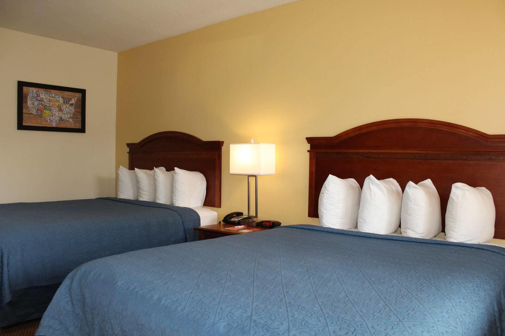 Econo Lodge Inn & Suites Lodi - Wine Country Area Bagian luar foto