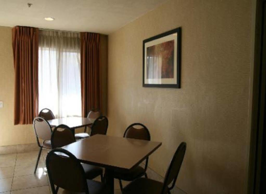 Econo Lodge Inn & Suites Lodi - Wine Country Area Bagian luar foto