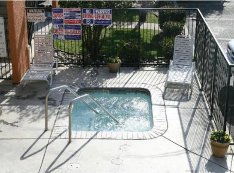 Econo Lodge Inn & Suites Lodi - Wine Country Area Bagian luar foto