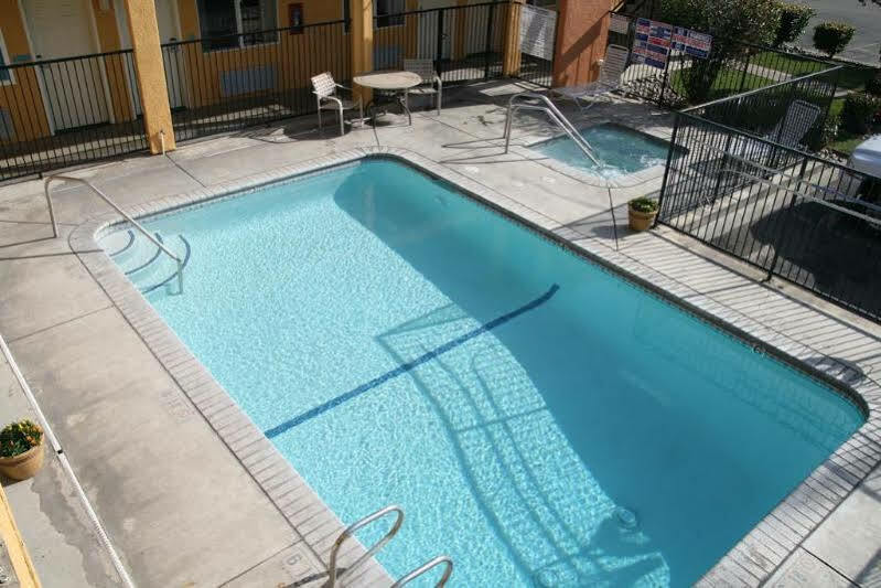 Econo Lodge Inn & Suites Lodi - Wine Country Area Bagian luar foto